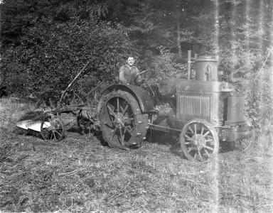 Traktor med Imbert gasgenerator